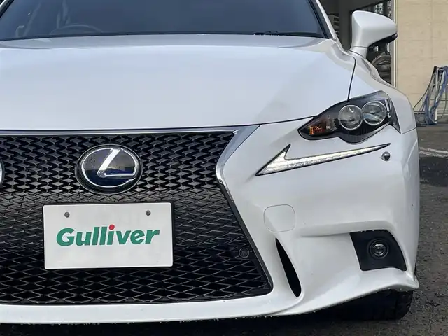 レクサス ＩＳ 300h Fスポーツ 宮城県 2013(平25)年 5.5万km ホワイトノーヴァガラスフレーク １オーナー//純正ＳＤナビ（フルセグＴＶ、ラジオ、ブルーレイ、ＳＤ、ＢＴ）//前後ドラレコ//純正ＡＷ//スペアキー//ビルトインＥＴＣ//追従型クルコン//純正フロアマット//追従型クルコン//USBポート//ワイパーデアイサー//前席パワーシーター//前席シートヒーター//横滑り防止機能//プッシュスタート//バックカメラ