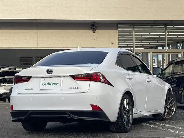 レクサス ＩＳ 300h Fスポーツ 宮城県 2013(平25)年 5.5万km ホワイトノーヴァガラスフレーク １オーナー//純正ＳＤナビ（フルセグＴＶ、ラジオ、ブルーレイ、ＳＤ、ＢＴ）//前後ドラレコ//純正ＡＷ//スペアキー//ビルトインＥＴＣ//追従型クルコン//純正フロアマット//追従型クルコン//USBポート//ワイパーデアイサー//前席パワーシーター//前席シートヒーター//横滑り防止機能//プッシュスタート//バックカメラ