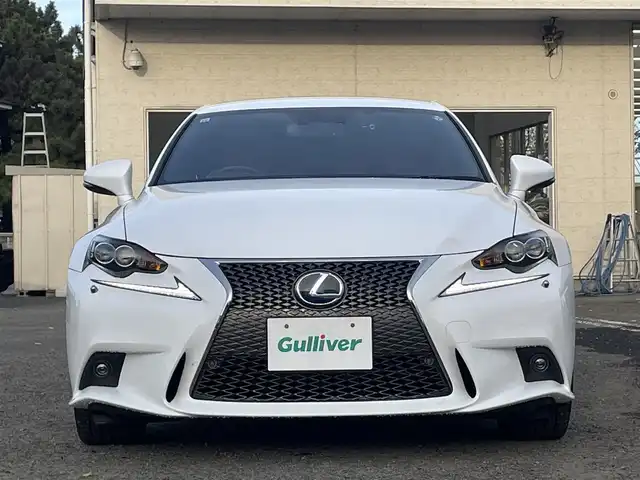 レクサス ＩＳ 300h Fスポーツ 宮城県 2013(平25)年 5.5万km ホワイトノーヴァガラスフレーク １オーナー//純正ＳＤナビ（フルセグＴＶ、ラジオ、ブルーレイ、ＳＤ、ＢＴ）//前後ドラレコ//純正ＡＷ//スペアキー//ビルトインＥＴＣ//追従型クルコン//純正フロアマット//追従型クルコン//USBポート//ワイパーデアイサー//前席パワーシーター//前席シートヒーター//横滑り防止機能//プッシュスタート//バックカメラ