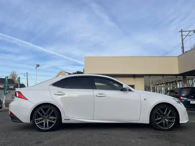 レクサス ＩＳ 300h Fスポーツ 宮城県 2013(平25)年 5.5万km ホワイトノーヴァガラスフレーク １オーナー//純正ＳＤナビ（フルセグＴＶ、ラジオ、ブルーレイ、ＳＤ、ＢＴ）//前後ドラレコ//純正ＡＷ//スペアキー//ビルトインＥＴＣ//追従型クルコン//純正フロアマット//追従型クルコン//USBポート//ワイパーデアイサー//前席パワーシーター//前席シートヒーター//横滑り防止機能//プッシュスタート//バックカメラ