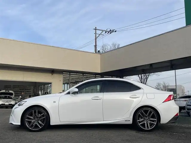 レクサス ＩＳ 300h Fスポーツ 宮城県 2013(平25)年 5.5万km ホワイトノーヴァガラスフレーク １オーナー//純正ＳＤナビ（フルセグＴＶ、ラジオ、ブルーレイ、ＳＤ、ＢＴ）//前後ドラレコ//純正ＡＷ//スペアキー//ビルトインＥＴＣ//追従型クルコン//純正フロアマット//追従型クルコン//USBポート//ワイパーデアイサー//前席パワーシーター//前席シートヒーター//横滑り防止機能//プッシュスタート//バックカメラ