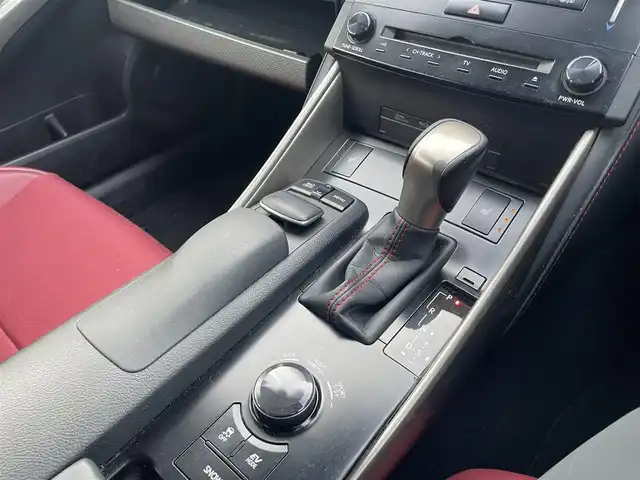 レクサス ＩＳ 300h Fスポーツ 宮城県 2013(平25)年 5.5万km ホワイトノーヴァガラスフレーク １オーナー//純正ＳＤナビ（フルセグＴＶ、ラジオ、ブルーレイ、ＳＤ、ＢＴ）//前後ドラレコ//純正ＡＷ//スペアキー//ビルトインＥＴＣ//追従型クルコン//純正フロアマット//追従型クルコン//USBポート//ワイパーデアイサー//前席パワーシーター//前席シートヒーター//横滑り防止機能//プッシュスタート//バックカメラ