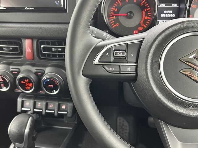 スズキ ジムニー XC 宮城県 2022(令4)年 1.9万km シフォンアイボリーM 禁煙車/ワンオーナー/スズキセーフティサポート/・衝突軽減ブレーキ/・車線逸脱警報システム/・アダプティブクルーズコントロール/・ヘッドライトウォッシャー/ヒーテッドドアミラー/純正ディスプレイオーディオ/・CD・DVD・BT/LEDヘッドライト/フォグライト/ビルドインETC/前席シートヒーター/革巻きステアリング/ステアリングスイッチ/プッシュスタート/スマートキー/純正フロアマット/純正16インチアルミホイール