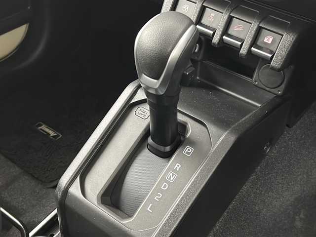 スズキ ジムニー XC 宮城県 2022(令4)年 1.9万km シフォンアイボリーM 禁煙車/ワンオーナー/スズキセーフティサポート/・衝突軽減ブレーキ/・車線逸脱警報システム/・アダプティブクルーズコントロール/・ヘッドライトウォッシャー/ヒーテッドドアミラー/純正ディスプレイオーディオ/・CD・DVD・BT/LEDヘッドライト/フォグライト/ビルドインETC/前席シートヒーター/革巻きステアリング/ステアリングスイッチ/プッシュスタート/スマートキー/純正フロアマット/純正16インチアルミホイール