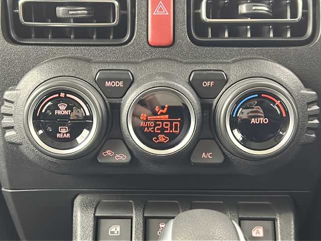 スズキ ジムニー XC 宮城県 2022(令4)年 1.9万km シフォンアイボリーM 禁煙車/ワンオーナー/スズキセーフティサポート/・衝突軽減ブレーキ/・車線逸脱警報システム/・アダプティブクルーズコントロール/・ヘッドライトウォッシャー/ヒーテッドドアミラー/純正ディスプレイオーディオ/・CD・DVD・BT/LEDヘッドライト/フォグライト/ビルドインETC/前席シートヒーター/革巻きステアリング/ステアリングスイッチ/プッシュスタート/スマートキー/純正フロアマット/純正16インチアルミホイール