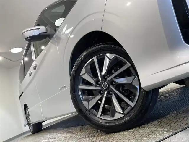 日産 セレナ ハイウェイスター V 愛知県 2020(令2)年 8.8万km ブリリアントシルバー 純正10インチナビ/プロパイロット/衝突軽減ブレーキ/両側電動スライドドア/アラウンドビューモニター/ビルトインETC/LEDヘッドライト/ドライブレコーダー/デジタルインナーミラー/ブラインドスポットモニター/フルセグTV/Bluetooth/コーナーセンサー/レーンキープアシスト/オートハイビーム/プッシュスタート/スマートキー/アイドリングストップ/ミュージックサーバー/ミュージックプレイヤー接続/純正フロアマット/純正アルミホイール/オートライト/ウィンカーミラー/電動格納ミラー/フォグランプ/Wエアコン/電動パーキングブレーキ/オートブレーキホールド/ステアリングリモコン/横滑り防止装置