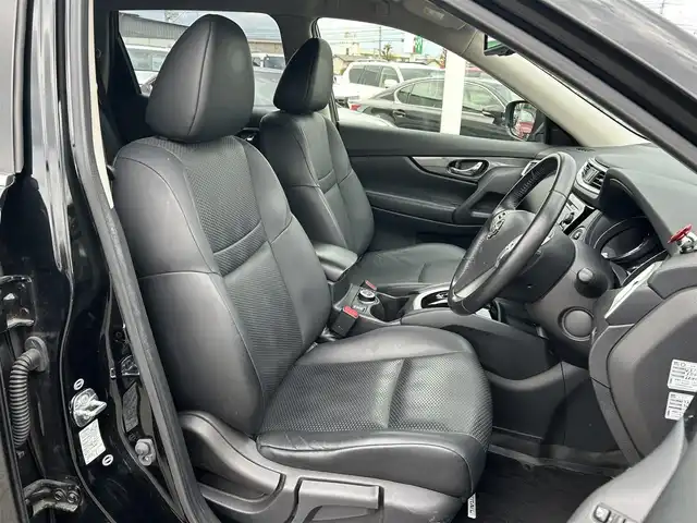 日産 エクストレイル 20X エマージェンシーブレーキ 愛媛県 2015(平27)年 6.7万km ダイヤモンドブラック 登録時走行距離：66142Km/メーカーOP純正SDナビ/AM/FM/DVD/CD/フルセグ/BT/4WD/ビルトインETC/AAC/D+Nシートヒーター/クルーズコントロール/ダウンヒルアシストコントロール/横滑り防止装置/レーンキープアシスト/衝突軽減システム/コーナーセンサー/オートライト/エンジンスタートボタン/スマートキー/純正フロアマット/純正アルミホイール