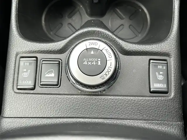 日産 エクストレイル 20X エマージェンシーブレーキ 愛媛県 2015(平27)年 6.7万km ダイヤモンドブラック 登録時走行距離：66142Km/メーカーOP純正SDナビ/AM/FM/DVD/CD/フルセグ/BT/4WD/ビルトインETC/AAC/D+Nシートヒーター/クルーズコントロール/ダウンヒルアシストコントロール/横滑り防止装置/レーンキープアシスト/衝突軽減システム/コーナーセンサー/オートライト/エンジンスタートボタン/スマートキー/純正フロアマット/純正アルミホイール