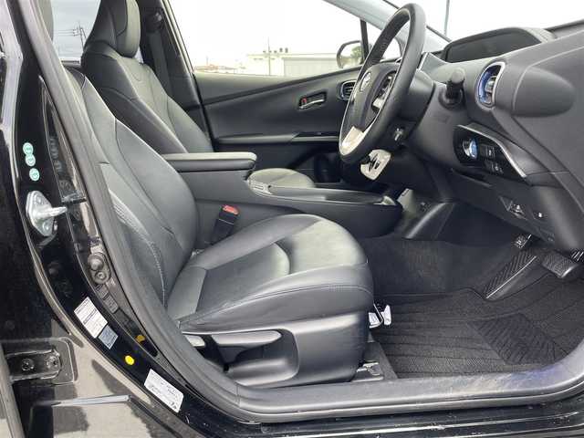 トヨタ プリウス S ツーリングセレクション 鳥取県 2016(平28)年 10.4万km アティチュードブラックマイカ ワンオーナー/アルパイン９型ナビ／フルセグ／ＤＶＤ／ＣＤ／ＢＴ/バックカメラ・ビルトインＥＴＣ/ドライブレコーダー/エアロパーツ（F・S・R）/トヨタセーフティセンス/レーダークルーズ/レーンアシスト/黒レザーシート/前席シートヒーター/純正１７インチＡＷ/（ブラックエディション用キャップ）/プッシュエンジンスタート/ＬＥＤヘットライト/フォグライト/社外アルミスタットレス積込/（スタットレスタイヤ残溝　６部山）/スマートキーｘ２/保証書・取扱説明書