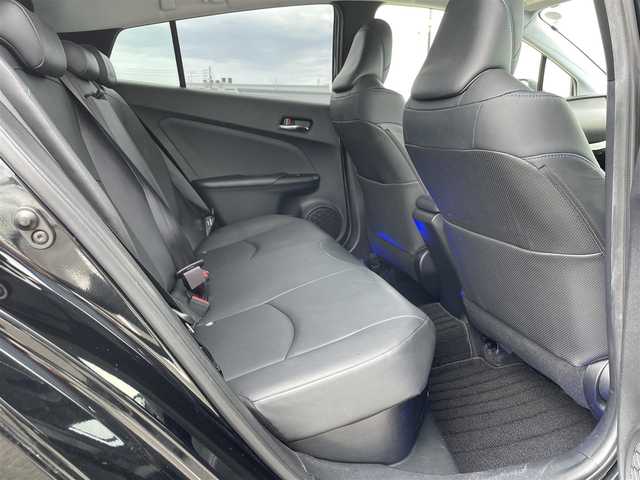 トヨタ プリウス S ツーリングセレクション 鳥取県 2016(平28)年 10.4万km アティチュードブラックマイカ ワンオーナー/アルパイン９型ナビ／フルセグ／ＤＶＤ／ＣＤ／ＢＴ/バックカメラ・ビルトインＥＴＣ/ドライブレコーダー/エアロパーツ（F・S・R）/トヨタセーフティセンス/レーダークルーズ/レーンアシスト/黒レザーシート/前席シートヒーター/純正１７インチＡＷ/（ブラックエディション用キャップ）/プッシュエンジンスタート/ＬＥＤヘットライト/フォグライト/社外アルミスタットレス積込/（スタットレスタイヤ残溝　６部山）/スマートキーｘ２/保証書・取扱説明書