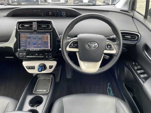 トヨタ プリウス S ツーリングセレクション 鳥取県 2016(平28)年 10.4万km アティチュードブラックマイカ ワンオーナー/アルパイン９型ナビ／フルセグ／ＤＶＤ／ＣＤ／ＢＴ/バックカメラ・ビルトインＥＴＣ/ドライブレコーダー/エアロパーツ（F・S・R）/トヨタセーフティセンス/レーダークルーズ/レーンアシスト/黒レザーシート/前席シートヒーター/純正１７インチＡＷ/（ブラックエディション用キャップ）/プッシュエンジンスタート/ＬＥＤヘットライト/フォグライト/社外アルミスタットレス積込/（スタットレスタイヤ残溝　６部山）/スマートキーｘ２/保証書・取扱説明書