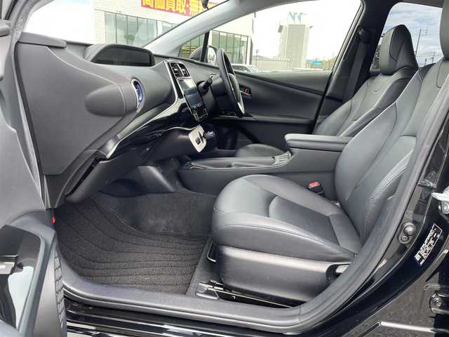 トヨタ プリウス S ツーリングセレクション 鳥取県 2016(平28)年 10.4万km アティチュードブラックマイカ ワンオーナー/アルパイン９型ナビ／フルセグ／ＤＶＤ／ＣＤ／ＢＴ/バックカメラ・ビルトインＥＴＣ/ドライブレコーダー/エアロパーツ（F・S・R）/トヨタセーフティセンス/レーダークルーズ/レーンアシスト/黒レザーシート/前席シートヒーター/純正１７インチＡＷ/（ブラックエディション用キャップ）/プッシュエンジンスタート/ＬＥＤヘットライト/フォグライト/社外アルミスタットレス積込/（スタットレスタイヤ残溝　６部山）/スマートキーｘ２/保証書・取扱説明書