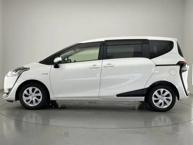 トヨタ シエンタ ハイブリッド G クエロ 愛知県 2017(平29)年 7万km ホワイトパールクリスタルシャイン 純正7型ナビ/フルセグTV/Bluetooth/ETC/バックカメラ/両側パワースライドドア/オートハイビーム/車線逸脱警報/トヨタセーフティセンス/LEDヘッドライト/ハーフレザーシート/プッシュスタート/禁煙車/純正ナビ　フルセグＴＶ　Ｂｌｕｅｔｏｏｔｈ　ＥＴＣ　バックカメラ　両側電動スライドドア　オートハイビーム　車線逸脱警報　トヨタセーフティセンス　ＬＥＤヘッドライト　ハーフレザー　スマートキー　禁煙車