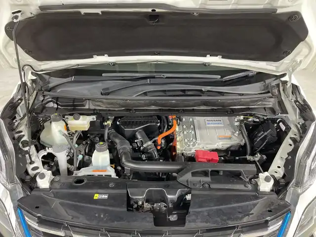 日産 セレナ e－パワー ハイウェイスター V 福岡県 2021(令3)年 5万km ブリリアントホワイトパール 純正メモリーナビゲーション/フルセグテレビ/全方位カメラ/フリップダウンモニター/デジタルインナーミラー/プロパイロットエディション/両側電動スライドドア/BSM/ETC/革巻きステアリング/ドライブレコーダー前後/スマートキー/プッシュスタートエンジン/サンシェード/LEDヘッドライト/純正15インチアルミホイール