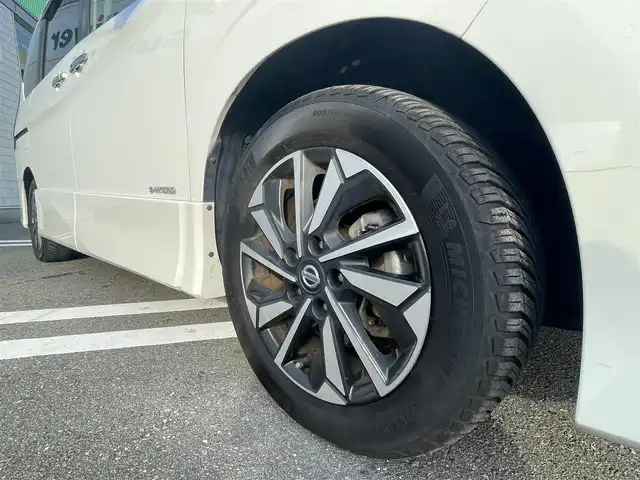 日産 セレナ ハイウェイスター V 福岡県 2021(令3)年 5万km ブリリアントホワイトパール 純正10型SDナビ(フルセグTV/CD/DVD/BT)アラウンドビューモニタープロパイロット後席フリップダウンモニターコーナーセンサー両側パワスラドラレコブラインドスポットデジタルインナーミラーETCオートホールドUSBポート純正フロアマット純正LED純正アルミホイールプッシュスタートスマートキー