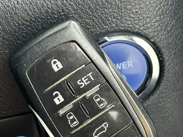 トヨタ アルファードハイブリット SR Cパッケージ 道央・札幌 2021(令3)年 4.7万km ホワイトパールクリスタルシャイン ・４WD/・サンルーフ/・モデリスタフルエアロ/・純正メモリナビ/・CD/DVD/BT/フルセグ/USB/SD/HDMI/・純正フリップダウンモニター/・前後ドライブレコーダー/・ビルトインETC2.0/・アラウンドビューモニター/・デジタルインナーミラー/・衝突軽減ブレーキ/・横滑り防止装置/・アダプティブクルーズコントロール/・レーンキープアシスト/・パーキングアシスト/・ステアリングヒーター/・レザーシート/・D+N席シートヒーター/シートエアコン/・全席パワーシート/・シートメモリー/・置くだけ充電/・純正AW/・前後コーナーセンサー/・LEDヘッドライト/・両側パワースライドドア