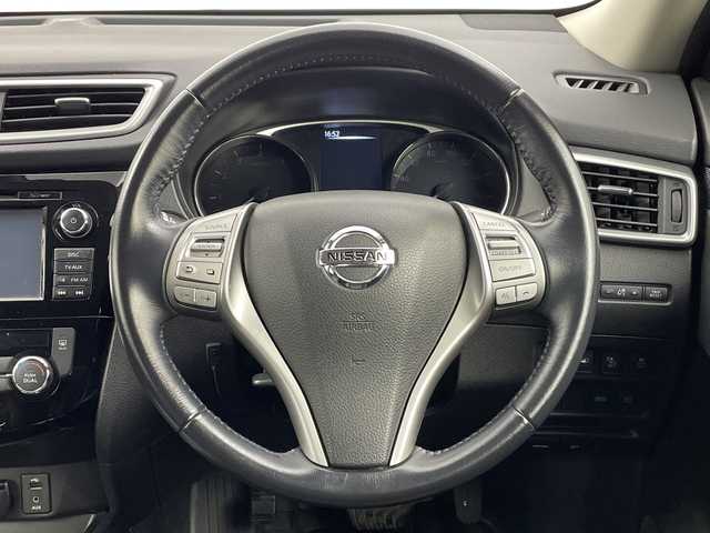 日産 エクストレイル ハイブリッド 20X エマージェンシーブレーキ 新潟県 2015(平27)年 8.4万km ブリリアントシルバー サンルーフ/メーカー純正ナビ/(CD.DVD.SD.フルセグ.Bluetooth)/アラウンドビューモニター/革巻きステアリング/ステアリングリモコン/LEDオートライト/パワーバックドア/コーナーセンサー/クルーズコントロール/ミラーヒーター/前席シートヒーター/プッシュスタート/スマートキー/純正フロアマット