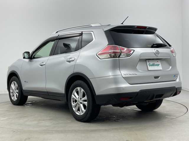 日産 エクストレイル ハイブリッド 20X エマージェンシーブレーキ 新潟県 2015(平27)年 8.4万km ブリリアントシルバー サンルーフ/メーカー純正ナビ/(CD.DVD.SD.フルセグ.Bluetooth)/アラウンドビューモニター/革巻きステアリング/ステアリングリモコン/LEDオートライト/パワーバックドア/コーナーセンサー/クルーズコントロール/ミラーヒーター/前席シートヒーター/プッシュスタート/スマートキー/純正フロアマット