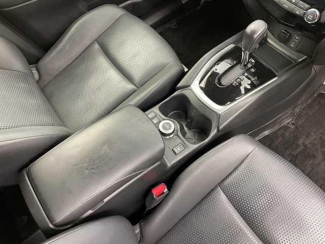 日産 エクストレイル ハイブリッド 20X エマージェンシーブレーキ 新潟県 2015(平27)年 8.4万km ブリリアントシルバー サンルーフ/メーカー純正ナビ/(CD.DVD.SD.フルセグ.Bluetooth)/アラウンドビューモニター/革巻きステアリング/ステアリングリモコン/LEDオートライト/パワーバックドア/コーナーセンサー/クルーズコントロール/ミラーヒーター/前席シートヒーター/プッシュスタート/スマートキー/純正フロアマット