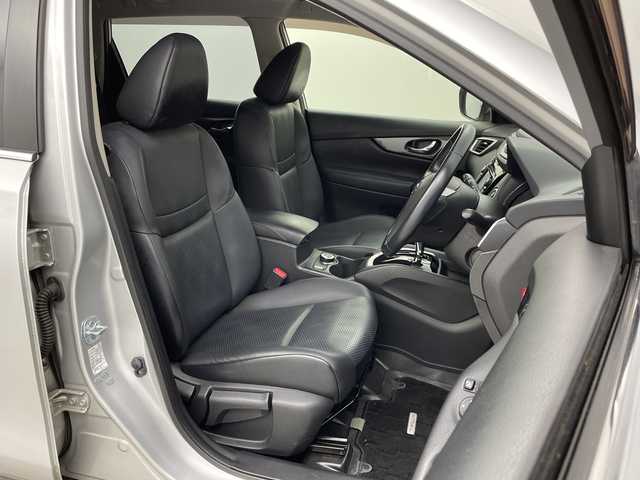 日産 エクストレイル ハイブリッド 20X エマージェンシーブレーキ 新潟県 2015(平27)年 8.4万km ブリリアントシルバー サンルーフ/メーカー純正ナビ/(CD.DVD.SD.フルセグ.Bluetooth)/アラウンドビューモニター/革巻きステアリング/ステアリングリモコン/LEDオートライト/パワーバックドア/コーナーセンサー/クルーズコントロール/ミラーヒーター/前席シートヒーター/プッシュスタート/スマートキー/純正フロアマット