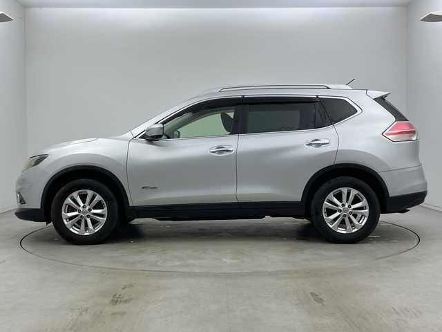 日産 エクストレイル ハイブリッド 20X エマージェンシーブレーキ 新潟県 2015(平27)年 8.4万km ブリリアントシルバー サンルーフ/メーカー純正ナビ/(CD.DVD.SD.フルセグ.Bluetooth)/アラウンドビューモニター/革巻きステアリング/ステアリングリモコン/LEDオートライト/パワーバックドア/コーナーセンサー/クルーズコントロール/ミラーヒーター/前席シートヒーター/プッシュスタート/スマートキー/純正フロアマット