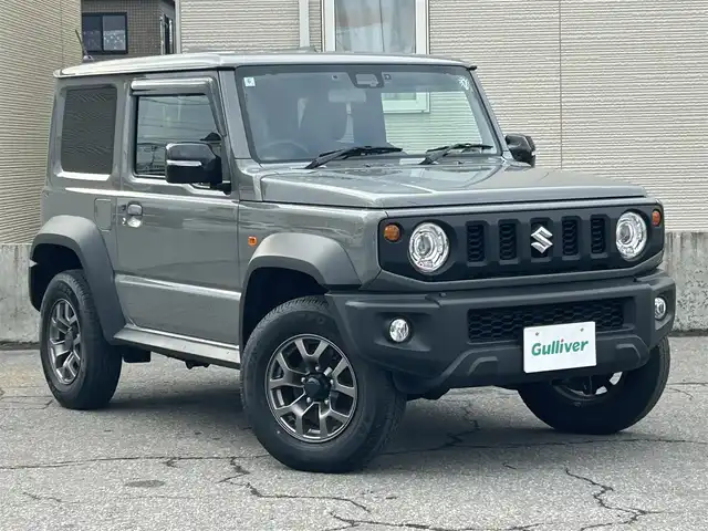 スズキ ジムニー シエラ JC 青森県 2024(令6)年 3万km ミディアムグレー AIS評価点5点/4WD/寒冷地仕様/ワンオーナー/純正メモリナビ/・フルセグTV/Am/FM/CD/DVD/BT/純正15AW/純正フロアマット/シートヒーター前席/コーナーセンサー/フォグランプ/オートライト/クルーズコントロール/アイドリングストップ/衝突軽減システム/ヒルスタートアシスト/車線逸脱警報/横滑り防止機能/盗難防止装置/UVカットガラス/プライバシーガラス/ETC/スペアキー/保証書/取扱説明書/整備記録簿