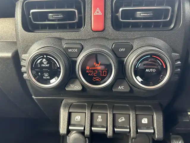 スズキ ジムニー シエラ JC 青森県 2024(令6)年 3万km ミディアムグレー AIS評価点5点/4WD/寒冷地仕様/ワンオーナー/純正メモリナビ/・フルセグTV/Am/FM/CD/DVD/BT/純正15AW/純正フロアマット/シートヒーター前席/コーナーセンサー/フォグランプ/オートライト/クルーズコントロール/アイドリングストップ/衝突軽減システム/ヒルスタートアシスト/車線逸脱警報/横滑り防止機能/盗難防止装置/UVカットガラス/プライバシーガラス/ETC/スペアキー/保証書/取扱説明書/整備記録簿