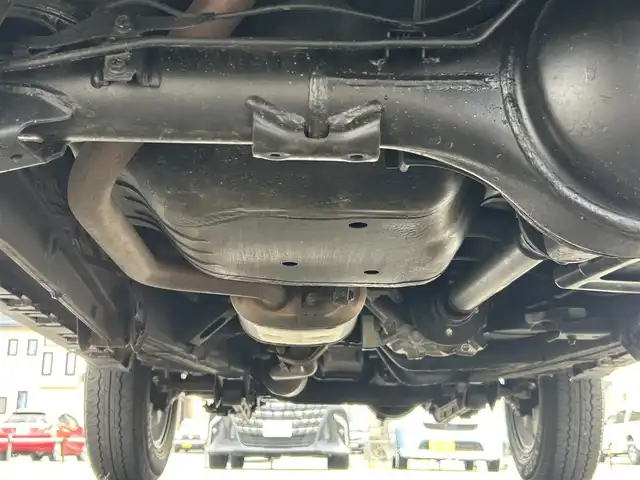 スズキ ジムニー シエラ JC 青森県 2024(令6)年 3万km ミディアムグレー AIS評価点5点/4WD/寒冷地仕様/ワンオーナー/純正メモリナビ/・フルセグTV/Am/FM/CD/DVD/BT/純正15AW/純正フロアマット/シートヒーター前席/コーナーセンサー/フォグランプ/オートライト/クルーズコントロール/アイドリングストップ/衝突軽減システム/ヒルスタートアシスト/車線逸脱警報/横滑り防止機能/盗難防止装置/UVカットガラス/プライバシーガラス/ETC/スペアキー/保証書/取扱説明書/整備記録簿