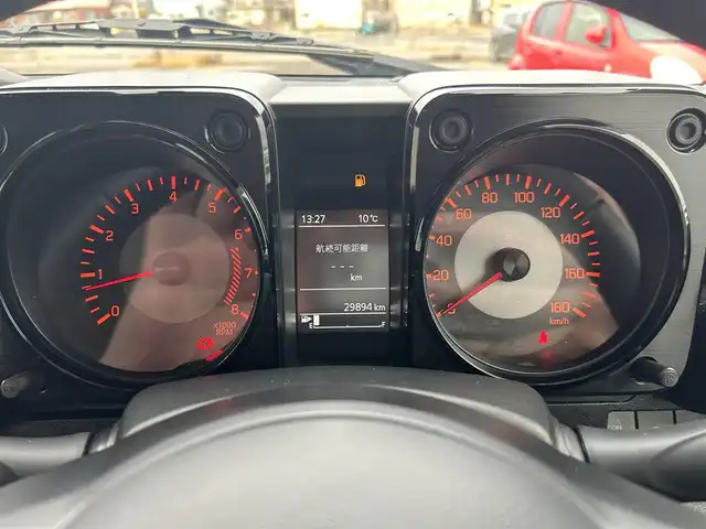 スズキ ジムニー シエラ JC 青森県 2024(令6)年 3万km ミディアムグレー AIS評価点5点/4WD/寒冷地仕様/ワンオーナー/純正メモリナビ/・フルセグTV/Am/FM/CD/DVD/BT/純正15AW/純正フロアマット/シートヒーター前席/コーナーセンサー/フォグランプ/オートライト/クルーズコントロール/アイドリングストップ/衝突軽減システム/ヒルスタートアシスト/車線逸脱警報/横滑り防止機能/盗難防止装置/UVカットガラス/プライバシーガラス/ETC/スペアキー/保証書/取扱説明書/整備記録簿