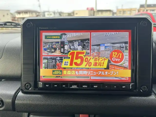 スズキ ジムニー シエラ JC 青森県 2024(令6)年 3万km ミディアムグレー AIS評価点5点/4WD/寒冷地仕様/ワンオーナー/純正メモリナビ/・フルセグTV/Am/FM/CD/DVD/BT/純正15AW/純正フロアマット/シートヒーター前席/コーナーセンサー/フォグランプ/オートライト/クルーズコントロール/アイドリングストップ/衝突軽減システム/ヒルスタートアシスト/車線逸脱警報/横滑り防止機能/盗難防止装置/UVカットガラス/プライバシーガラス/ETC/スペアキー/保証書/取扱説明書/整備記録簿