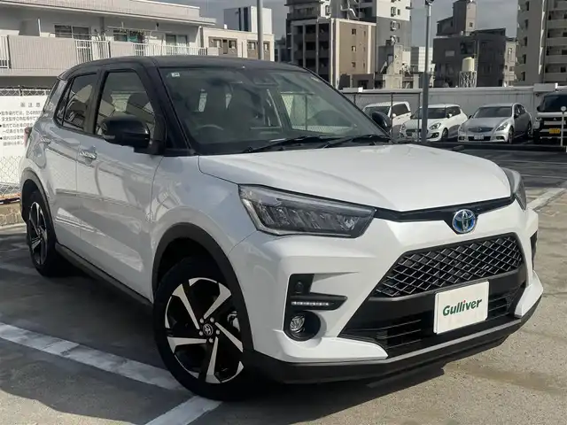 トヨタ ライズ Z 広島県 2025(令7)年 0.1千km ブラックマイカメタリック/シャイニングホワイトパール 走行距離22km（登録時）/新車ワンオーナー/ブラック＆パールホワイト/MOPパノラミックビューパッケージ/・9インチディスプレイオーディオ/・パノラミックビュー（フロント/サイド/バックカメラ）/・フルセグテレビ/・Bluetooth/・AppleCarPlay/・AndroidAuto/・外部入力USB端子/・HDMI端子/・ステアリングスイッチ/・助手席側サイドアンダーミラー無/ビルトインETC/LEDヘッドランプ/LEDシーケンシャルターンランプ/LEDフロントフォグランプ/スマートアシスト/・衝突回避支援ブレーキ機能/・衝突警報機能/・車線逸脱警報機能/・車線逸脱抑制制御機能/・ふらつき警報/・路側逸脱警報/・ブレーキ制御付誤発進抑制機能/・先行車発進お知らせ機能/・アダプティブドライビングビーム/・コーナーセンサー/・標識認識機能（進入禁止/最高速度/一時停止）/・アダプティブクルーズコントロール/・サイドビューランプ/・レーンキープコントロール/MOPブラインドスポットモニター/MOPリアクロストラフィックアラート/スマートキー×2/フロアマット/新車保証書有/取扱説明書有/MOP（メーカーオプション）