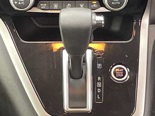 日産 セレナ ハイウェイスター G 千葉県 2017(平29)年 4.8万km ブリリアントホワイトパール 純正9インチナビ/(フルセグTV/BT/CD/DVD/Blu-ray/HDMI)/全周囲カメラ/ドライブレコーダー前後/パーキングアシスト/衝突被害軽減システム/車線逸脱警報/クルーズコントロール/フリップダウンモニター/両側パワースライドドア/ハンズフリーオートスライドドア/横滑り防止装置/ビルトインETC/アイドリングストップ/LEDヘッドライト/フォグランプ/オートライト/ウィンカーミラー/電動格納ミラー/社外18インチAW/シートリフター/柿本マフラー/プッシュスタート/スマートキー/フロアマット/スペアキー/取扱説明書/保証書