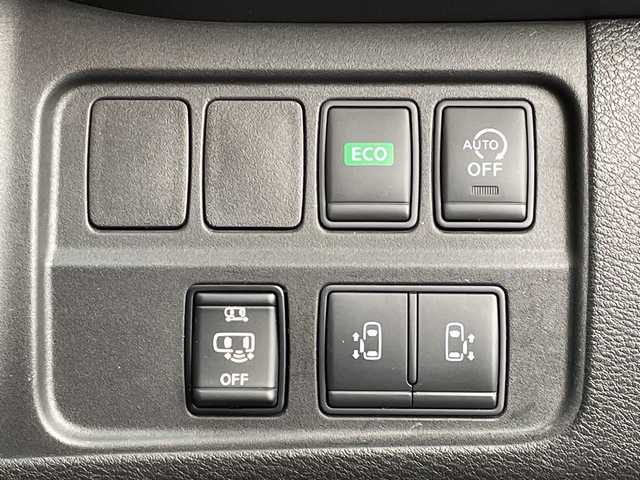 日産 セレナ ハイウェイスター G 千葉県 2017(平29)年 4.8万km ブリリアントホワイトパール 純正9インチナビ/(フルセグTV/BT/CD/DVD/Blu-ray/HDMI)/全周囲カメラ/ドライブレコーダー前後/パーキングアシスト/衝突被害軽減システム/車線逸脱警報/クルーズコントロール/フリップダウンモニター/両側パワースライドドア/ハンズフリーオートスライドドア/横滑り防止装置/ビルトインETC/アイドリングストップ/LEDヘッドライト/フォグランプ/オートライト/ウィンカーミラー/電動格納ミラー/社外18インチAW/シートリフター/柿本マフラー/プッシュスタート/スマートキー/フロアマット/スペアキー/取扱説明書/保証書