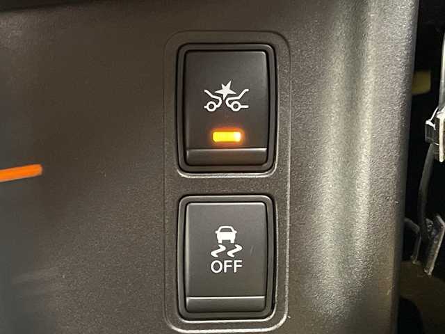 日産 セレナ ハイウェイスター G 千葉県 2017(平29)年 4.8万km ブリリアントホワイトパール 純正9インチナビ/(フルセグTV/BT/CD/DVD/Blu-ray/HDMI)/全周囲カメラ/ドライブレコーダー前後/パーキングアシスト/衝突被害軽減システム/車線逸脱警報/クルーズコントロール/フリップダウンモニター/両側パワースライドドア/ハンズフリーオートスライドドア/横滑り防止装置/ビルトインETC/アイドリングストップ/LEDヘッドライト/フォグランプ/オートライト/ウィンカーミラー/電動格納ミラー/社外18インチAW/シートリフター/柿本マフラー/プッシュスタート/スマートキー/フロアマット/スペアキー/取扱説明書/保証書