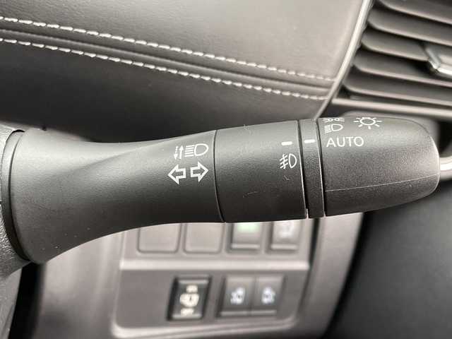 日産 セレナ ハイウェイスター G 千葉県 2017(平29)年 4.8万km ブリリアントホワイトパール 純正9インチナビ/(フルセグTV/BT/CD/DVD/Blu-ray/HDMI)/全周囲カメラ/ドライブレコーダー前後/パーキングアシスト/衝突被害軽減システム/車線逸脱警報/クルーズコントロール/フリップダウンモニター/両側パワースライドドア/ハンズフリーオートスライドドア/横滑り防止装置/ビルトインETC/アイドリングストップ/LEDヘッドライト/フォグランプ/オートライト/ウィンカーミラー/電動格納ミラー/社外18インチAW/シートリフター/柿本マフラー/プッシュスタート/スマートキー/フロアマット/スペアキー/取扱説明書/保証書