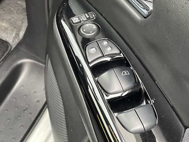 日産 セレナ ハイウェイスター G 千葉県 2017(平29)年 4.8万km ブリリアントホワイトパール 純正9インチナビ/(フルセグTV/BT/CD/DVD/Blu-ray/HDMI)/全周囲カメラ/ドライブレコーダー前後/パーキングアシスト/衝突被害軽減システム/車線逸脱警報/クルーズコントロール/フリップダウンモニター/両側パワースライドドア/ハンズフリーオートスライドドア/横滑り防止装置/ビルトインETC/アイドリングストップ/LEDヘッドライト/フォグランプ/オートライト/ウィンカーミラー/電動格納ミラー/社外18インチAW/シートリフター/柿本マフラー/プッシュスタート/スマートキー/フロアマット/スペアキー/取扱説明書/保証書