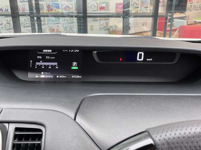 日産 セレナ ハイウェイスター G 千葉県 2017(平29)年 4.8万km ブリリアントホワイトパール 純正9インチナビ/(フルセグTV/BT/CD/DVD/Blu-ray/HDMI)/全周囲カメラ/ドライブレコーダー前後/パーキングアシスト/衝突被害軽減システム/車線逸脱警報/クルーズコントロール/フリップダウンモニター/両側パワースライドドア/ハンズフリーオートスライドドア/横滑り防止装置/ビルトインETC/アイドリングストップ/LEDヘッドライト/フォグランプ/オートライト/ウィンカーミラー/電動格納ミラー/社外18インチAW/シートリフター/柿本マフラー/プッシュスタート/スマートキー/フロアマット/スペアキー/取扱説明書/保証書