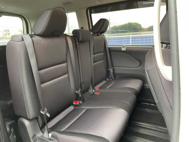 日産 セレナ ハイウェイスター G 千葉県 2017(平29)年 4.8万km ブリリアントホワイトパール 純正9インチナビ/(フルセグTV/BT/CD/DVD/Blu-ray/HDMI)/全周囲カメラ/ドライブレコーダー前後/パーキングアシスト/衝突被害軽減システム/車線逸脱警報/クルーズコントロール/フリップダウンモニター/両側パワースライドドア/ハンズフリーオートスライドドア/横滑り防止装置/ビルトインETC/アイドリングストップ/LEDヘッドライト/フォグランプ/オートライト/ウィンカーミラー/電動格納ミラー/社外18インチAW/シートリフター/柿本マフラー/プッシュスタート/スマートキー/フロアマット/スペアキー/取扱説明書/保証書