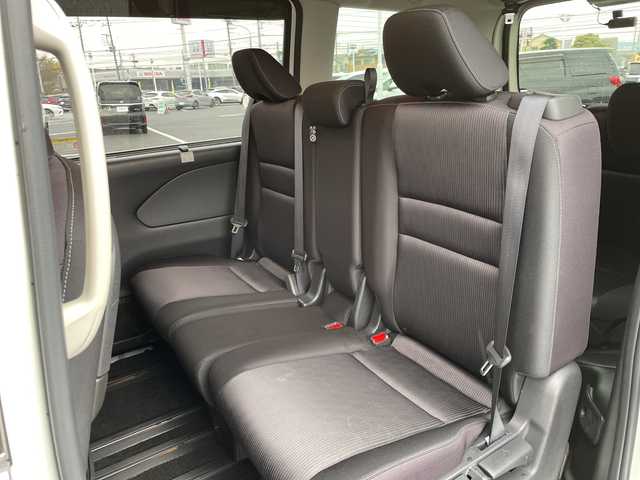 日産 セレナ ハイウェイスター G 千葉県 2017(平29)年 4.8万km ブリリアントホワイトパール 純正9インチナビ/(フルセグTV/BT/CD/DVD/Blu-ray/HDMI)/全周囲カメラ/ドライブレコーダー前後/パーキングアシスト/衝突被害軽減システム/車線逸脱警報/クルーズコントロール/フリップダウンモニター/両側パワースライドドア/ハンズフリーオートスライドドア/横滑り防止装置/ビルトインETC/アイドリングストップ/LEDヘッドライト/フォグランプ/オートライト/ウィンカーミラー/電動格納ミラー/社外18インチAW/シートリフター/柿本マフラー/プッシュスタート/スマートキー/フロアマット/スペアキー/取扱説明書/保証書