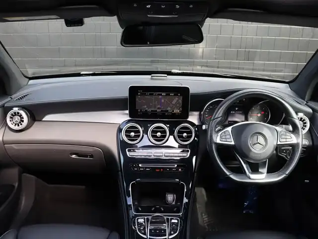 メルセデス・ベンツ ＧＬＣ２２０ d 4マチックスポーツ 本革 宮城県 2018(平30)年 4.9万km オブシディアンブラック 純正ナビ【ＢＴ／ＣＤ／ＤＶＤ／フルセグＴＶ／ＳＤ】/パノラミックスライディングルーフ　/Ｂｕｒｍｅｓｔｅｒサウンド　/アダプティブクルーズコントロール　/ヘッドアップディスプレイ/ステアリングパイロット　/アクティブブレーキアシスト/ブラインドスポットモニター/レーンキープアシスト/レザーシート　/３６０°カメラ/パヒュームアトマイザー/パワーシート(DN席)/メモリーシート(DN席)/全席シートヒーター/パドルシフト/電動リアゲート/ルーフレール/オートライト/LEDヘッドライト/プッシュスタート/キーレスゴー/MTモード付/ETC/リアフォグランプ/ドライブレコーダー/コーナーセンサー(前後)/禁煙車