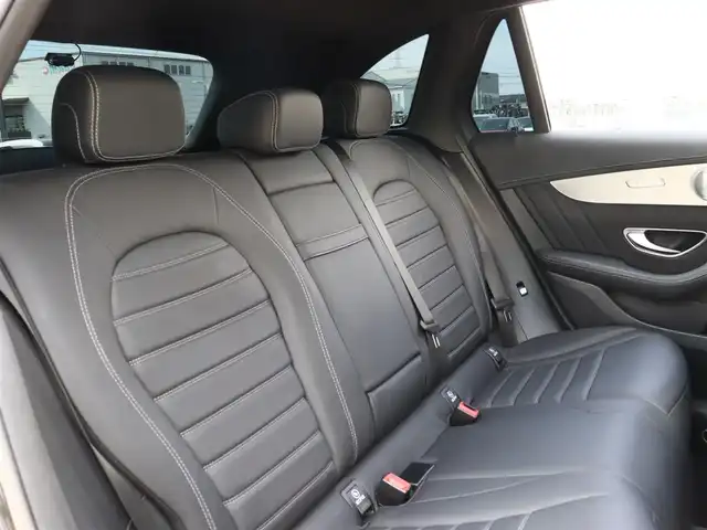 メルセデス・ベンツ ＧＬＣ２２０ d 4マチックスポーツ 本革 宮城県 2018(平30)年 4.9万km オブシディアンブラック 純正ナビ【ＢＴ／ＣＤ／ＤＶＤ／フルセグＴＶ／ＳＤ】/パノラミックスライディングルーフ　/Ｂｕｒｍｅｓｔｅｒサウンド　/アダプティブクルーズコントロール　/ヘッドアップディスプレイ/ステアリングパイロット　/アクティブブレーキアシスト/ブラインドスポットモニター/レーンキープアシスト/レザーシート　/３６０°カメラ/パヒュームアトマイザー/パワーシート(DN席)/メモリーシート(DN席)/全席シートヒーター/パドルシフト/電動リアゲート/ルーフレール/オートライト/LEDヘッドライト/プッシュスタート/キーレスゴー/MTモード付/ETC/リアフォグランプ/ドライブレコーダー/コーナーセンサー(前後)/禁煙車