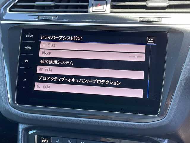 フォルクスワーゲン ティグアン TDI 4モーション Rライン 東京都 2020(令2)年 5.7万km ディープブラックパールエフェクト 新車時保証書 取扱説明書　ナビ説明書/プリクラッシュブレーキシステム【歩行者検知】/リヤトラフィックアラート【後退時衝突軽減ブレーキ】/レーンチェンジアシスト/アダプティブクルーズコントロール/レーンキープアシスト/パーキングアシスト/アイドリングストップ/純正ナビ /フルセグTV/Apple CarPlay/Android Auto/Mirror Link/アランドビューモニター　ETC【2.0】/ヘッドアップディスプレイ/デジタルコックピット/前後ドラレコ/ハーフレザーシート/全席シートヒーター/パドルシフト付きヒーター機能搭載革巻きハンドル/フロント・サイド・カーテン・ニーエアバッグ/LEDオートライト/オートハイビーム/スマートキー×2/純正19インチアルミ
