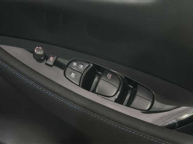 日産 リーフ G 福島県 2019(平31)年 5万km ブリリアントホワイトパール/オーロラフレアブルーパール 2トーン プロパイロット　ＡｐｐｌｅＣａｒｐｌａｙ　ＡｎｄｏｒｏｉｄＡｕｔｏ対応純正ナビ　全周囲Ｃ　オートパーキング　キャンセラー付ＴＶ　ドラレコ　ＥＴＣ　ＴＥＩＮ車庫調　シートヒーター　デジタルインナーミラー　充電ケーブル積込