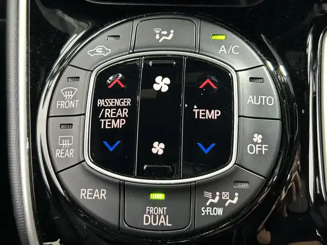 トヨタ ヴォクシー ハイブリッド ZS 煌Ⅱ 大阪府 2020(令2)年 3.9万km ホワイトパールクリスタルシャイン 純正ナビ(フルセグ/DVD再生/Bluetooth) バックカメラ 後席モニター ETC 両側パワースライドドア 衝突軽減 クルコン トヨタセーフティセンス シートヒーター リアオートエアコン