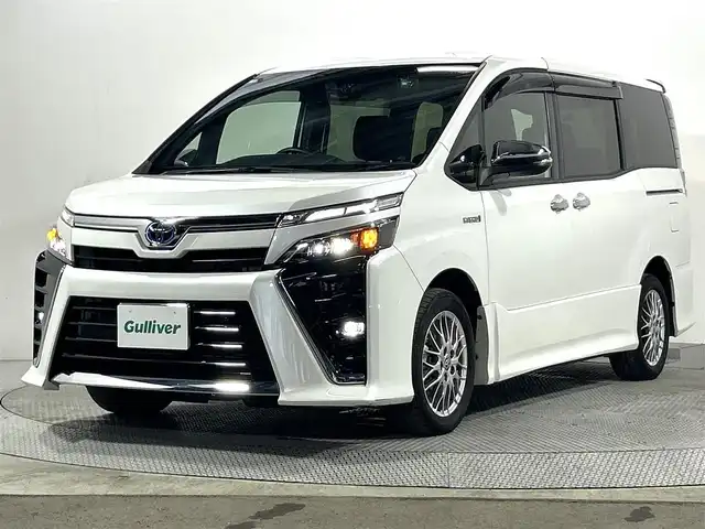 トヨタ ヴォクシー ハイブリッド ZS 煌Ⅱ 大阪府 2020(令2)年 3.9万km ホワイトパールクリスタルシャイン 純正ナビ(フルセグ/DVD再生/Bluetooth) バックカメラ 後席モニター ETC 両側パワースライドドア 衝突軽減 クルコン トヨタセーフティセンス シートヒーター リアオートエアコン