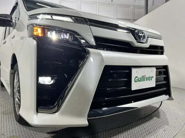 トヨタ ヴォクシー ハイブリッド ZS 煌Ⅱ 大阪府 2020(令2)年 3.9万km ホワイトパールクリスタルシャイン 純正ナビ(フルセグ/DVD再生/Bluetooth) バックカメラ 後席モニター ETC 両側パワースライドドア 衝突軽減 クルコン トヨタセーフティセンス シートヒーター リアオートエアコン