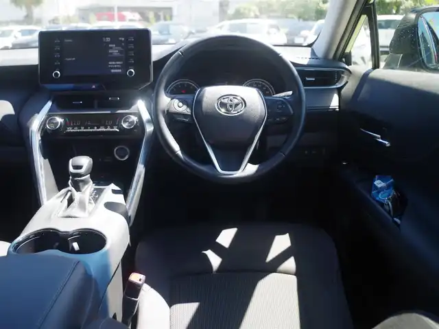 トヨタ ハリアー S 千葉県 2022(令4)年 1.9万km プレシャスブラックパール Toyota Safety Sense/・プリクラッシュセーフティ/・レーンディパーチャーアラート/・オートハイビーム/ディスプレイオーディオ/バックカメラ/革巻きステアリング/ステアリングスイッチ/ETC/LEDヘッドライト/フォグライト/ウインカーミラー/クリアランスソナー/純正17インチアルミホイル/サイド/カーテンエアバッグ/スマートキー