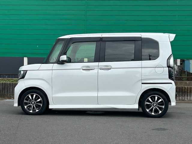 ホンダ Ｎ ＢＯＸ カスタム G L ホンダセンシング 茨城県 2020(令2)年 2万km プラチナホワイトパール 純正8インチメモリナビ（AM/FM/Bluetooth/SD/USB/AppleCarPlay/CD/DVD/TV）/純正ビルトインETC/バックカメラ/スマートキー/クルーズコントロール/前席シートヒーター/片側パワースライドドア/コーナーセンサー/純正フロアマット/純正14インチアルミホイール/レーンキープアシスト/横滑り防止装置/衝突被害軽減システム/カーテンエアバッグ