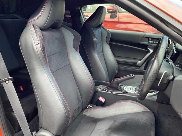 トヨタ ８６ GT リミテッド 長野県 2012(平24)年 8.5万km オレンジメタリック カロッツェリアメモリナビ（AVIC-ZH77）/AM・FM・DVD・CD・SD/Bluetooth Audio/フルセグテレビ/バックカメラ/純正17インチアルミホイール/ハーフレザーシート/シートヒーター/パドルシフト/HIDヘッドライト/オートライト/フォグランプ/プッシュスタート/スマートキー/純正フロアマット/横滑り防止装置/ETC
