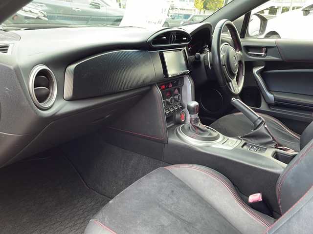 トヨタ ８６ GT リミテッド 長野県 2012(平24)年 8.5万km オレンジメタリック カロッツェリアメモリナビ（AVIC-ZH77）/AM・FM・DVD・CD・SD/Bluetooth Audio/フルセグテレビ/バックカメラ/純正17インチアルミホイール/ハーフレザーシート/シートヒーター/パドルシフト/HIDヘッドライト/オートライト/フォグランプ/プッシュスタート/スマートキー/純正フロアマット/横滑り防止装置/ETC